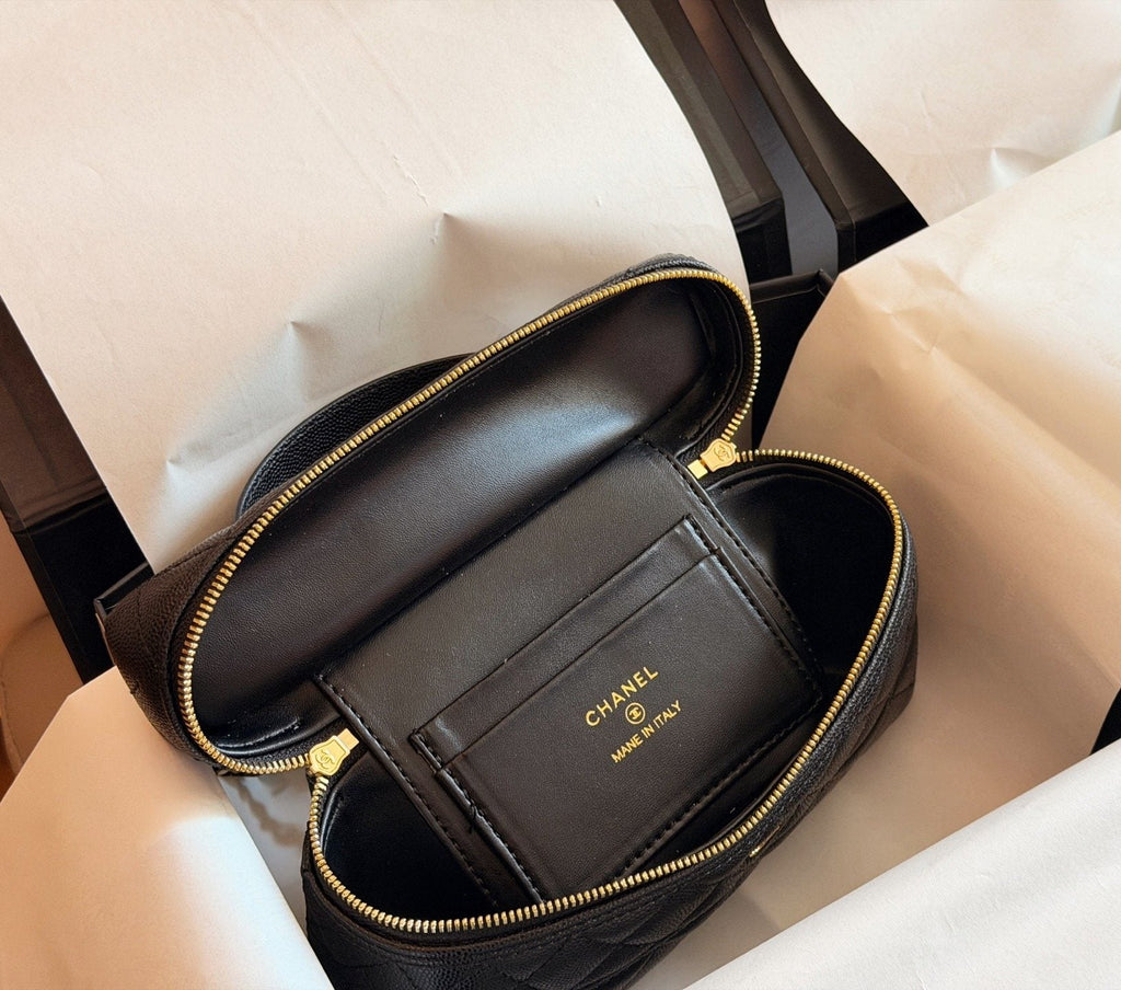 Chanel Diamond-Quilted Box Crossbody Bag — detail