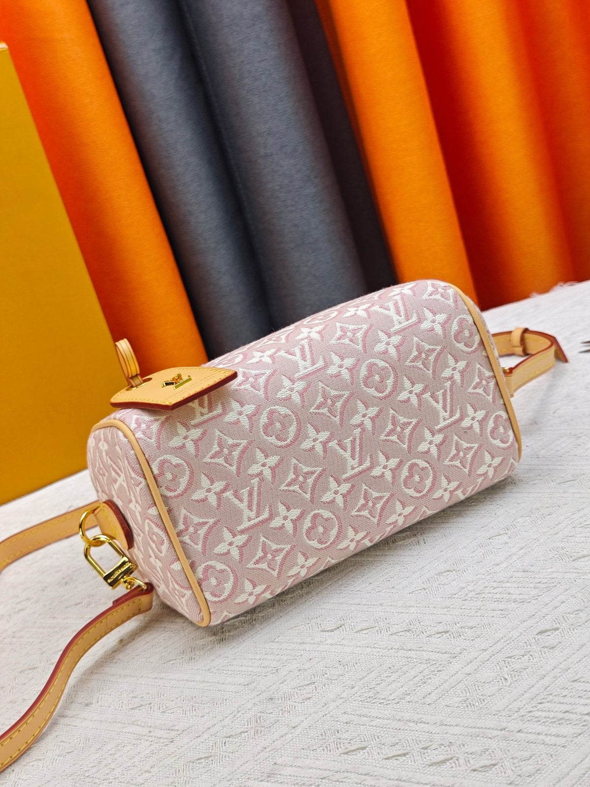 Louis Vuitton Speedy Bandoulière Monogram Bag — detail