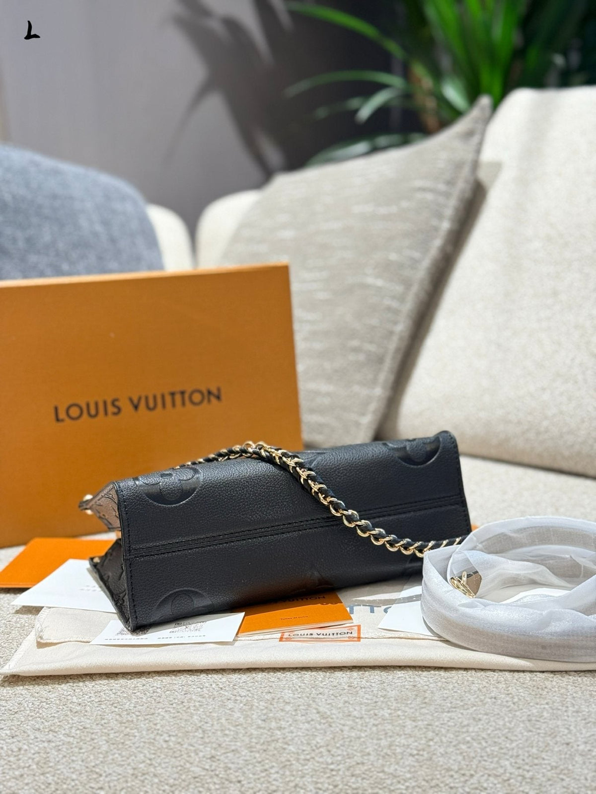 Louis Vuitton OnTheGo Horizontal Monogram Tote — detail