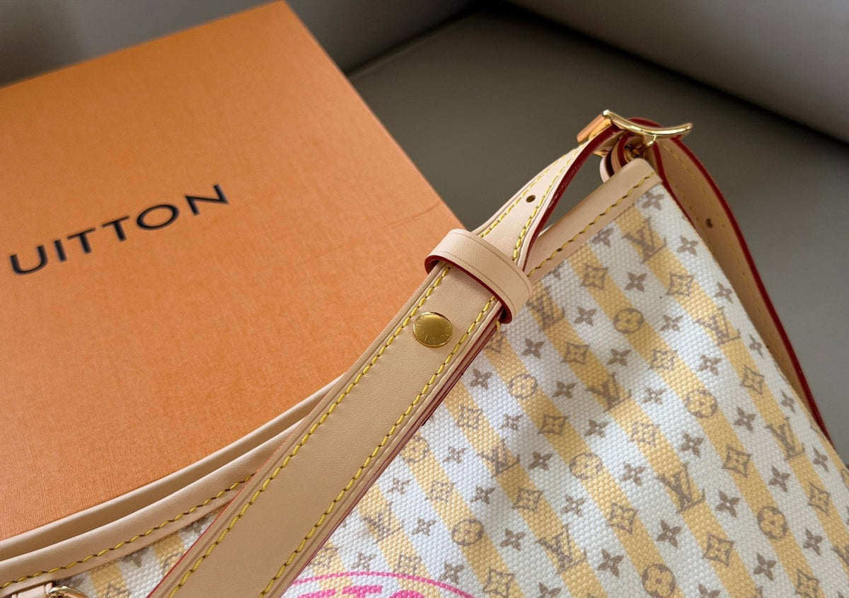 Louis Vuitton Carryall Monogram Canvas Shoulder Bag — detail