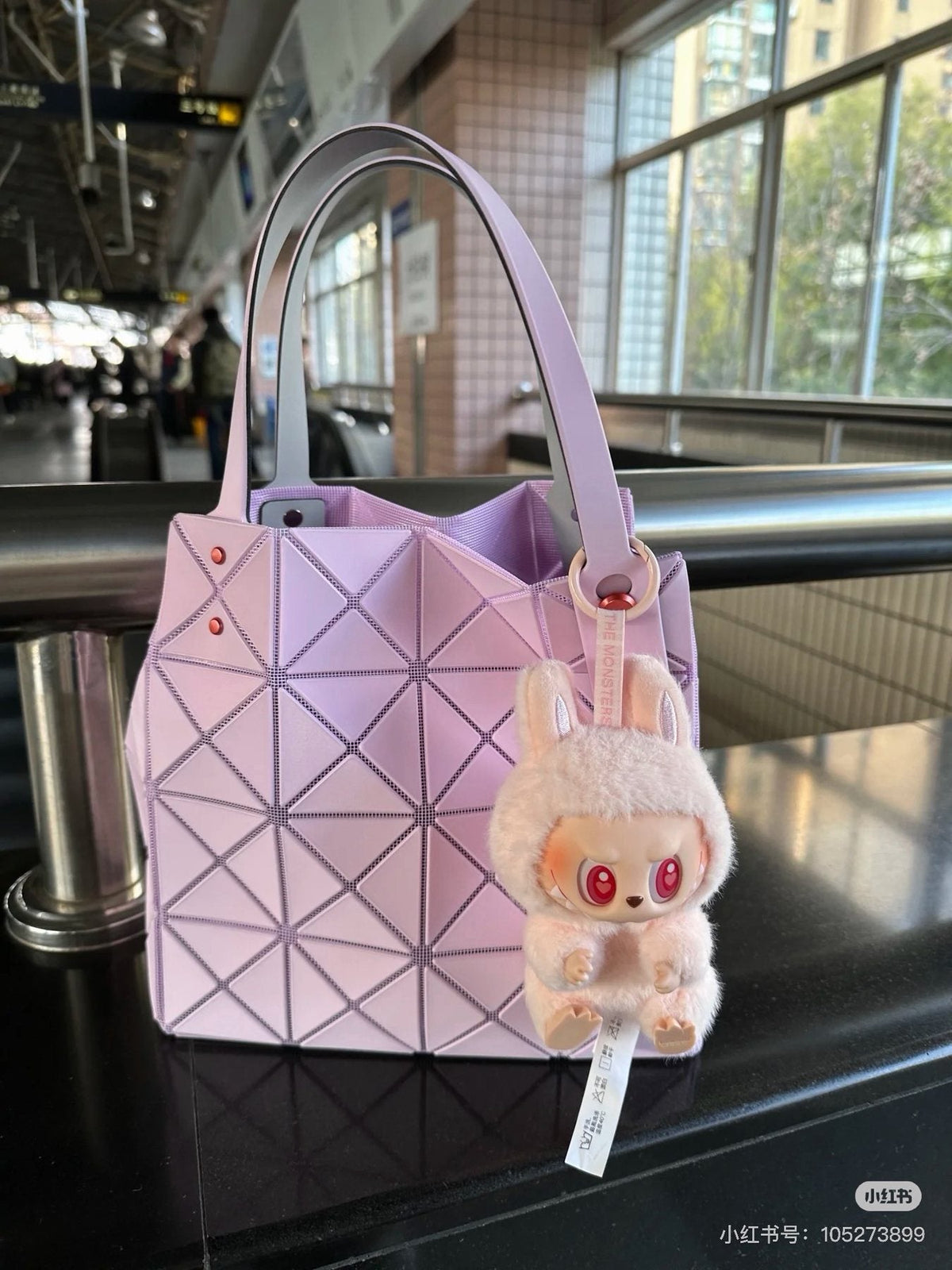 BAO BAO Carat Triangular-Panel Tote — front