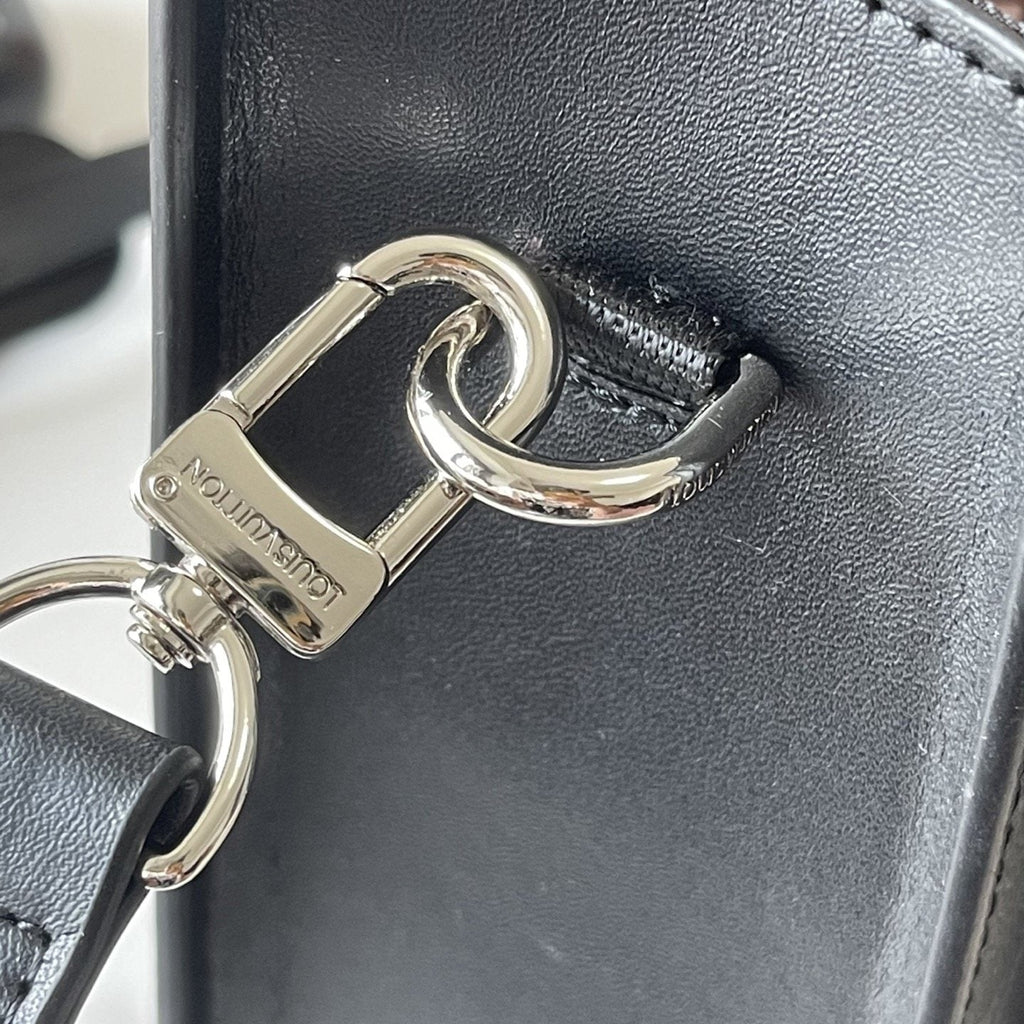Louis Vuitton Sac Plat Monogram Tote Bag — detail