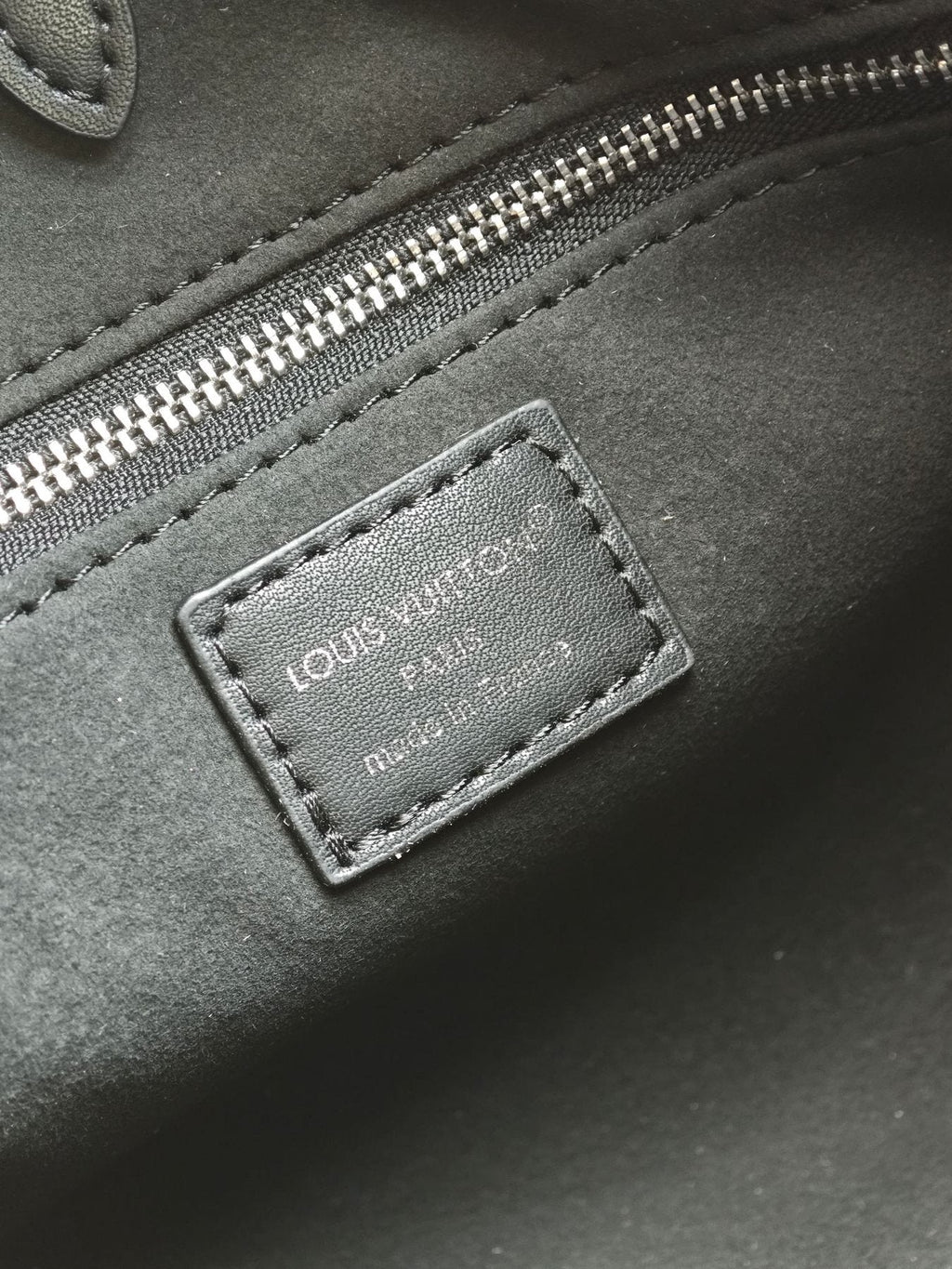 Louis Vuitton OnTheGo Patterned Tote with Round Pouch — detail