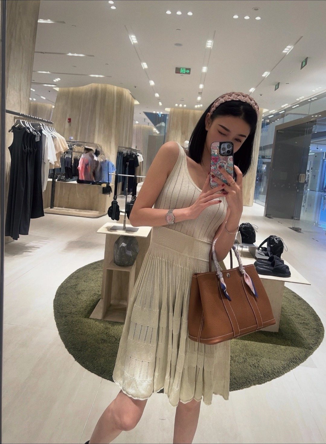 Hermès Garden Pebbled Leather Tote — model