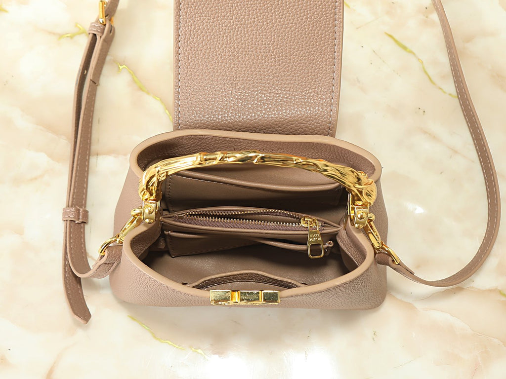 Louis Vuitton Capucines Acanto Sculpted-Handle Bag — detail