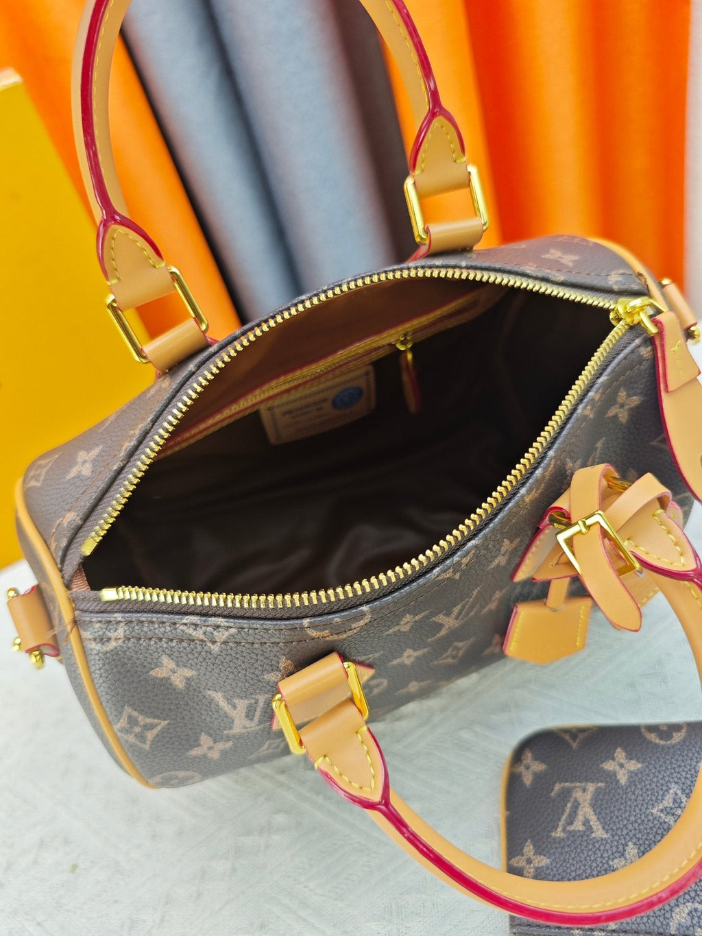 Louis Vuitton Speedy Bandoulière Monogram Boston Bag — detail