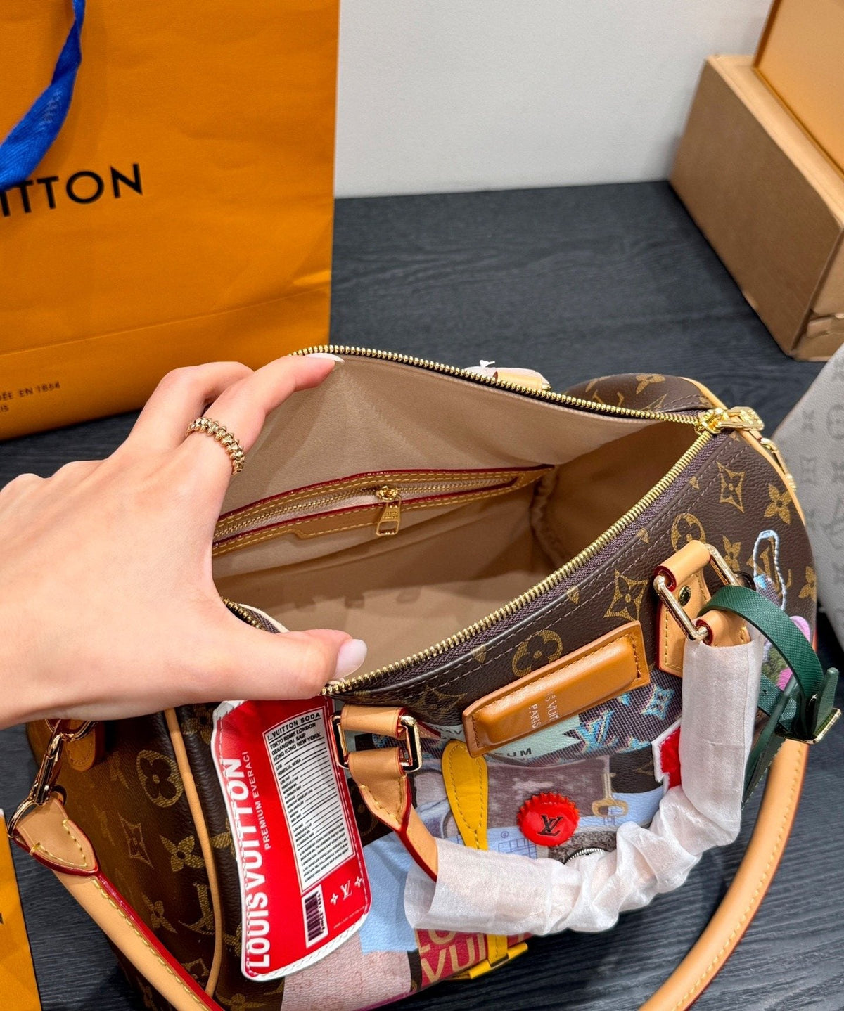 Louis Vuitton Speedy Bandoulière Monogram Boston Bag — detail
