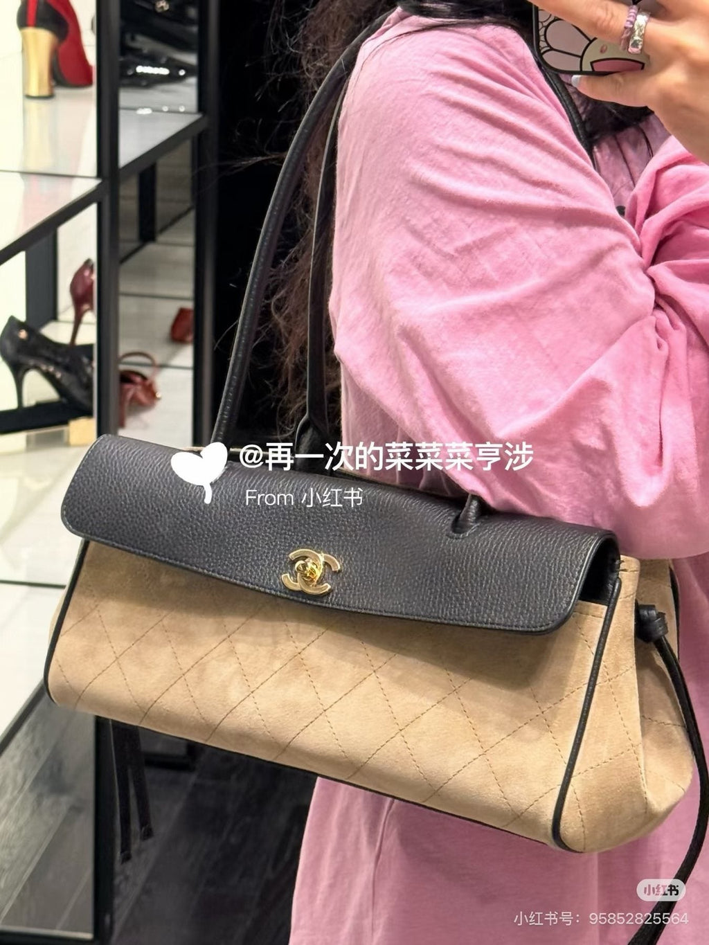 Chanel Diamond-Quilted Baguette Shoulder Bag — model
