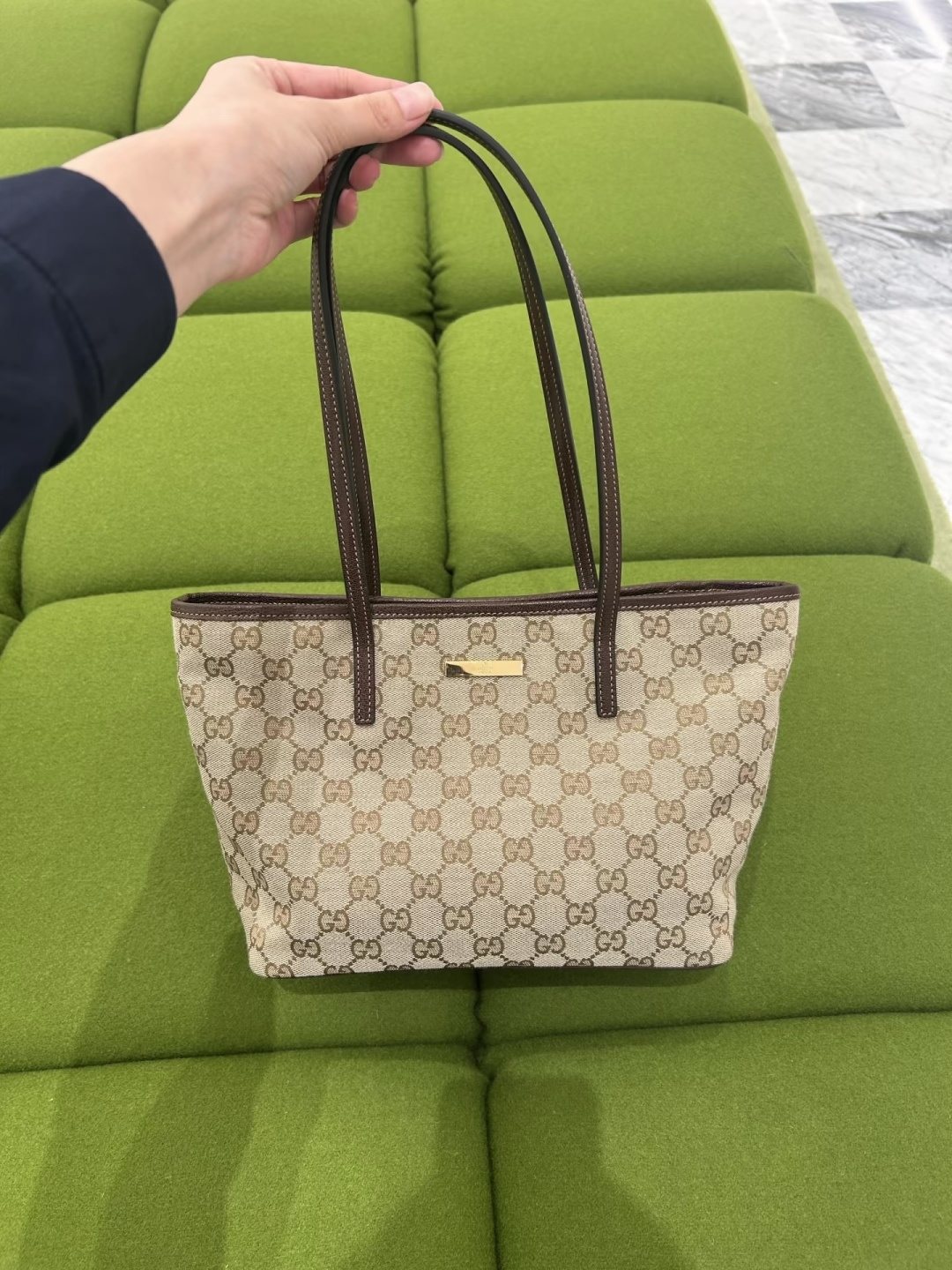 Gucci Essence GG Pattern Tote Bag — hero